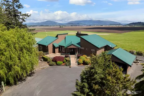 16471 Peterson Rd, Burlington, WA 98233