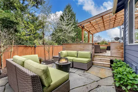 Exterior - 23815 3rd Dr SE, Bothell, WA 98021 photo 5 of 8