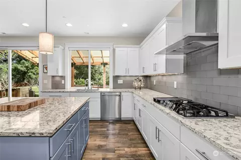Kitchen - 23815 3rd Dr SE, Bothell, WA 98021 photo 3 of 4