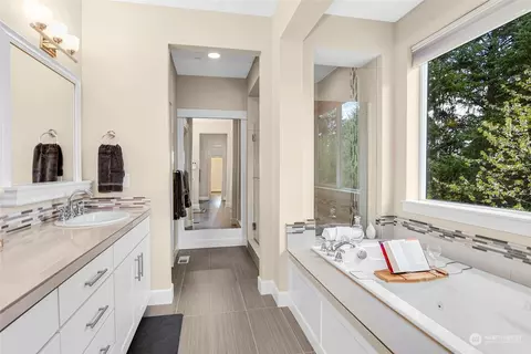 Bath - 23815 3rd Dr SE, Bothell, WA 98021 photo 2 of 5