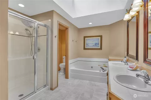 Bath - 1232 144th Pl SE, Mill Creek, WA 98012 photo 2 of 4