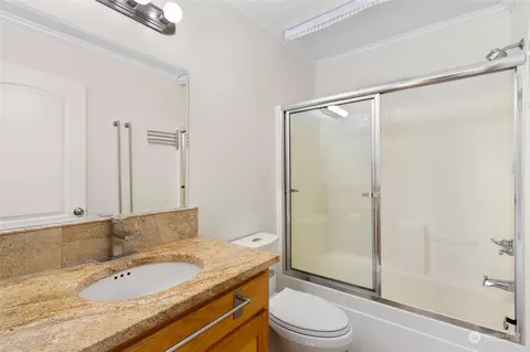Bath - 12014 10th Dr SE #B, Everett, WA 98208 photo 1 of 2
