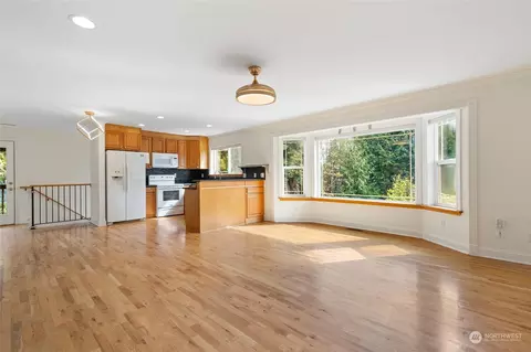 Kitchen - 12014 10th Dr SE #B, Everett, WA 98208 photo 9 of 12