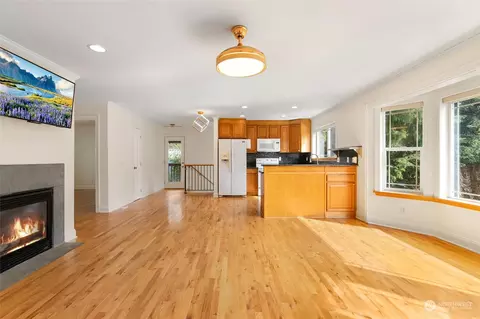 Kitchen - 12014 10th Dr SE #B, Everett, WA 98208 photo 8 of 12