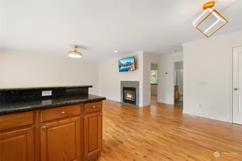 Kitchen - 12014 10th Dr SE #B, Everett, WA 98208 photo 6 of 12