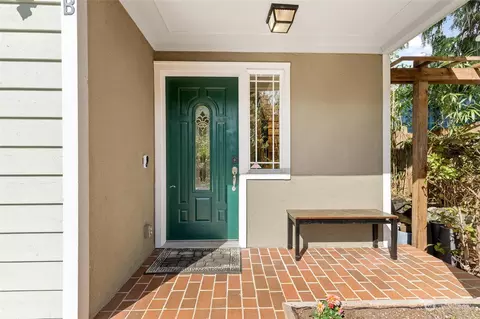 Entry Way - 12014 10th Dr SE #B, Everett, WA 98208 photo 1 of 2