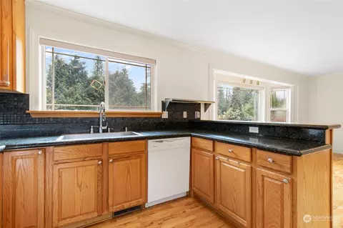 Kitchen - 12014 10th Dr SE #B, Everett, WA 98208 photo 3 of 12