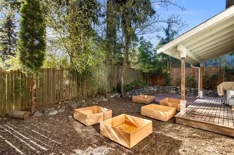 Exterior - 12014 10th Dr SE #B, Everett, WA 98208 photo 4 of 6