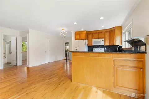 Kitchen - 12014 10th Dr SE #B, Everett, WA 98208 photo 5 of 12
