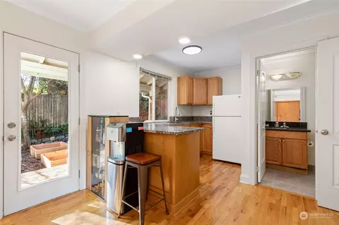 Kitchen - 12014 10th Dr SE #B, Everett, WA 98208 photo 11 of 12