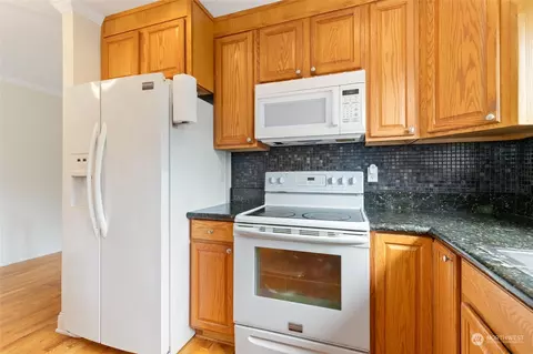 Kitchen - 12014 10th Dr SE #B, Everett, WA 98208 photo 4 of 12