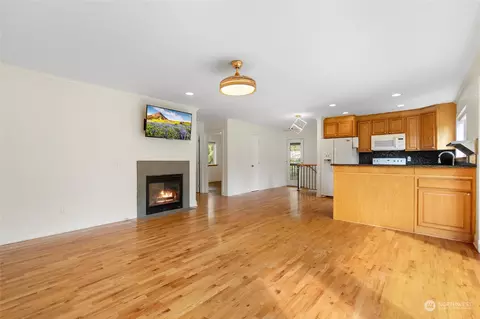 Kitchen - 12014 10th Dr SE #B, Everett, WA 98208 photo 7 of 12
