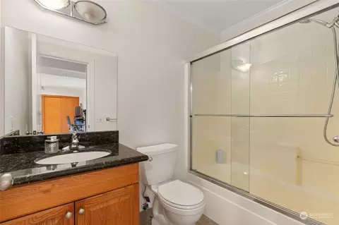 Bath - 12014 10th Dr SE #B, Everett, WA 98208 photo 2 of 2