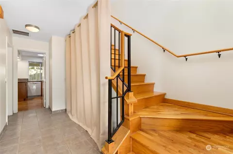 Entry Way - 12014 10th Dr SE #B, Everett, WA 98208 photo 2 of 2