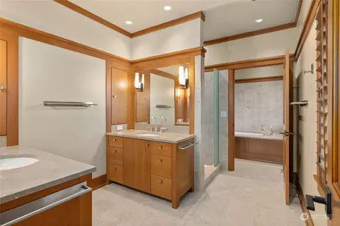 Bath - 1200 Pinegrass Loop, Cle Elum, WA 98922 photo 1 of 6
