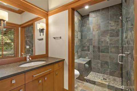 Bath - 1200 Pinegrass Loop, Cle Elum, WA 98922 photo 3 of 6