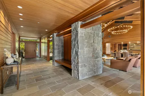 Entry Way - 1200 Pinegrass Loop, Cle Elum, WA 98922 photo 2 of 3