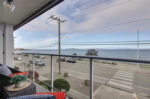 2104 Alki Ave SW #201, Seattle, WA 98116