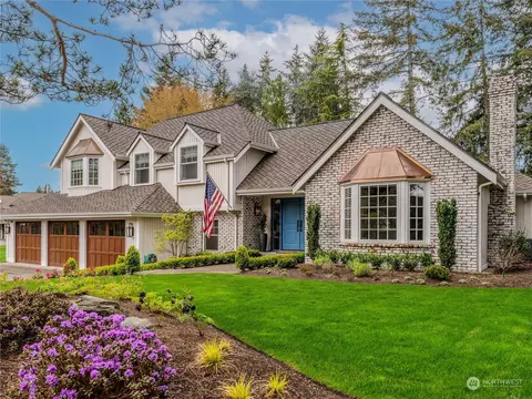 2715 84th Pl NE, Clyde Hill, WA 98004
