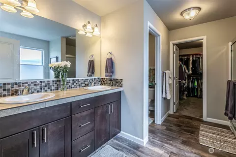 Bath - 318 Rushton Ave SW, Orting, WA 98360 photo 2 of 4