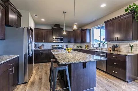 Kitchen - 318 Rushton Ave SW, Orting, WA 98360 photo 1 of 3
