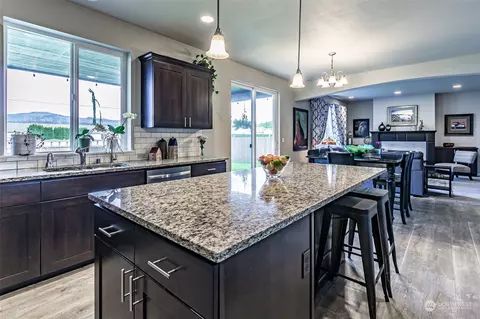 Kitchen - 318 Rushton Ave SW, Orting, WA 98360 photo 2 of 3
