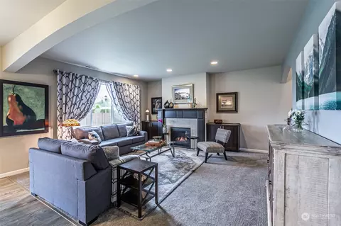 Living - 318 Rushton Ave SW, Orting, WA 98360 photo 4 of 5