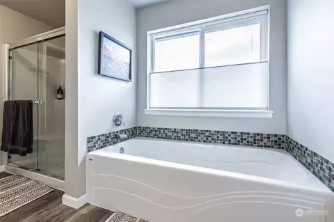 Bath - 318 Rushton Ave SW, Orting, WA 98360 photo 3 of 4