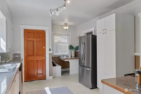 Kitchen - 3630 Rockefeller Ave, Everett, WA 98201 photo 5 of 6