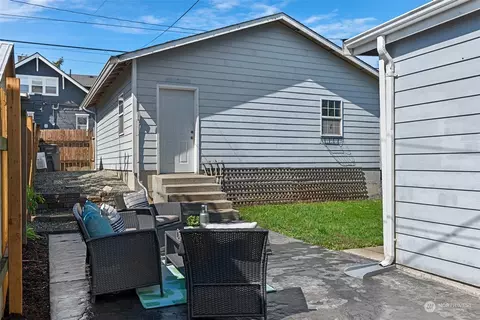 Exterior - 3630 Rockefeller Ave, Everett, WA 98201 photo 3 of 5