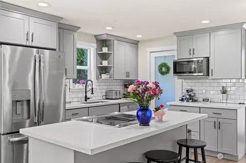 Kitchen - 7 E Mcgill Ave, Everett, WA 98208 photo 3 of 4