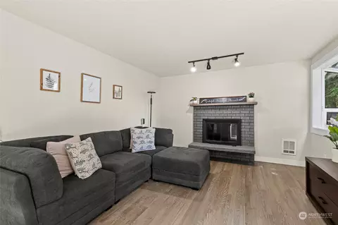 Living - 7 E Mcgill Ave, Everett, WA 98208 photo 3 of 4