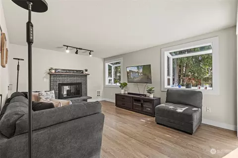 Living - 7 E Mcgill Ave, Everett, WA 98208 photo 1 of 4