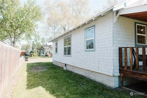 Exterior - 630 Juniper St, Walla Walla, WA 99362 photo 8 of 9