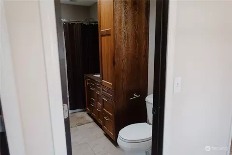 Bath - 630 Juniper St, Walla Walla, WA 99362 photo 1 of 2