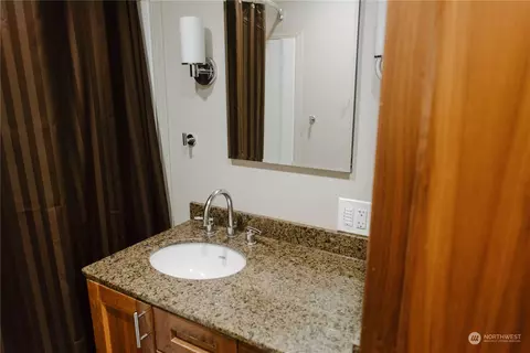Bath - 630 Juniper St, Walla Walla, WA 99362 photo 2 of 2