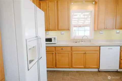 Kitchen - 630 Juniper St, Walla Walla, WA 99362 photo 2 of 3