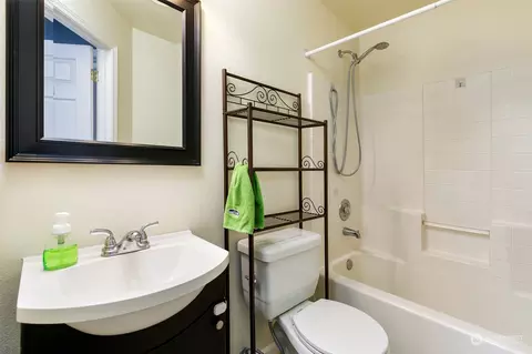 Bath - 403 Callendar St NW, Orting, WA 98360 photo 3 of 3