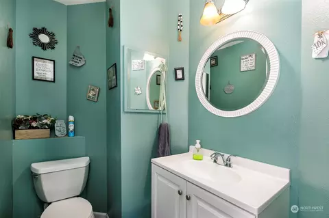 Bath - 403 Callendar St NW, Orting, WA 98360 photo 1 of 3