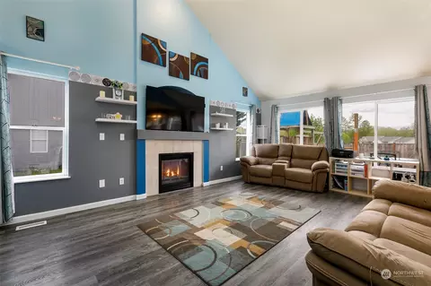 Living - 403 Callendar St NW, Orting, WA 98360 photo 2 of 4