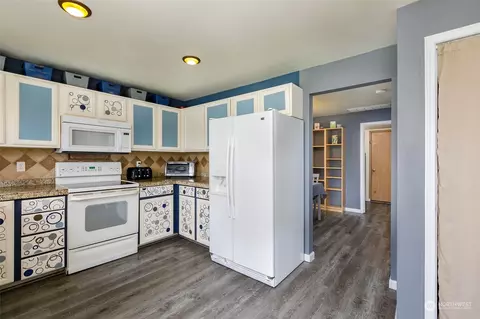 Kitchen - 403 Callendar St NW, Orting, WA 98360 photo 3 of 3