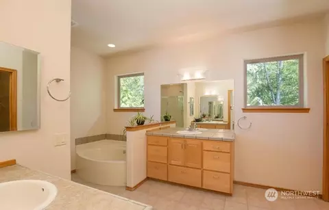 Bath - 51 Sapphire Pl, Sequim, WA 98382 photo 2 of 4