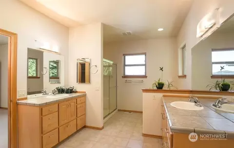 Bath - 51 Sapphire Pl, Sequim, WA 98382 photo 1 of 4