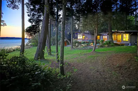 3640 S Camano Dr, Camano Island, WA 98282
