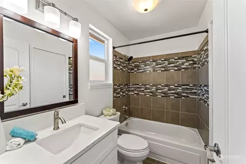 Bath - 5506 138th Pl SE, Everett, WA 98208 photo 5 of 5