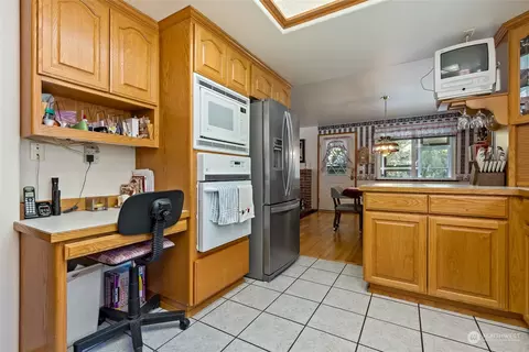 Kitchen - 10 E Sea Vista Ct, Grapeview, WA 98546 photo 2 of 3
