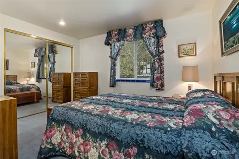 Bedroom - 10 E Sea Vista Ct, Grapeview, WA 98546 photo 1 of 2
