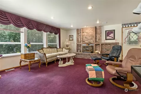 Living - 10 E Sea Vista Ct, Grapeview, WA 98546 photo 2 of 3
