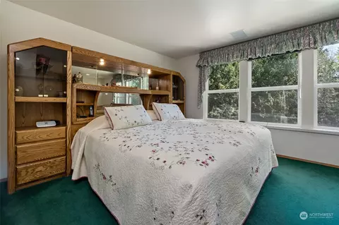 Bedroom - 10 E Sea Vista Ct, Grapeview, WA 98546 photo 2 of 2