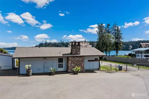 Exterior - 10 E Sea Vista Ct, Grapeview, WA 98546 photo 6 of 7